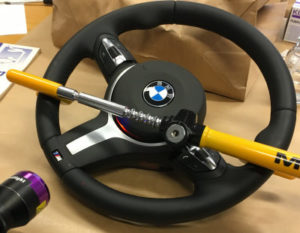 BMW ratt med rattkrycka och DNA märkning
